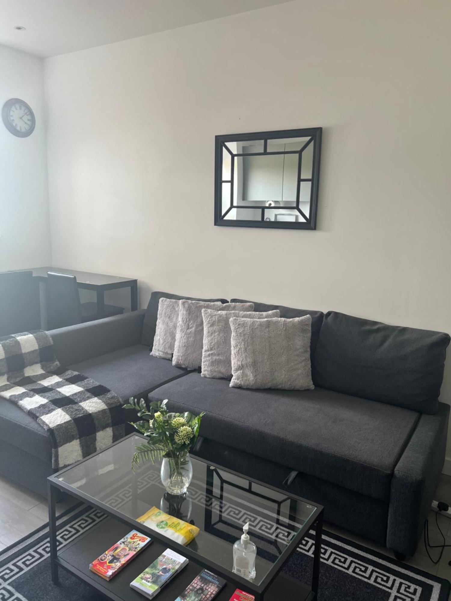 Luxurious Short Stay Flat In Мілтон-Кінз Екстер'єр фото